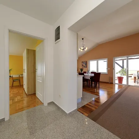 Vanda Land Penthouse *