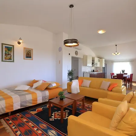 Vanda Land Penthouse Lägenhet *