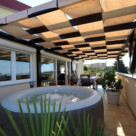 Vanda Land Penthouse Apartment